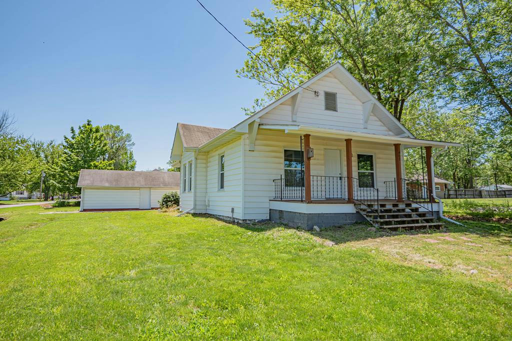 407 E 5TH ST, SHELBYVILLE, MO 63469, photo 1 of 32