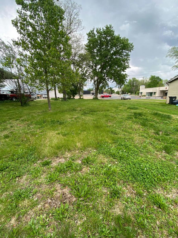 812 N AULT ST, MOBERLY, MO 65270, photo 1 of 9
