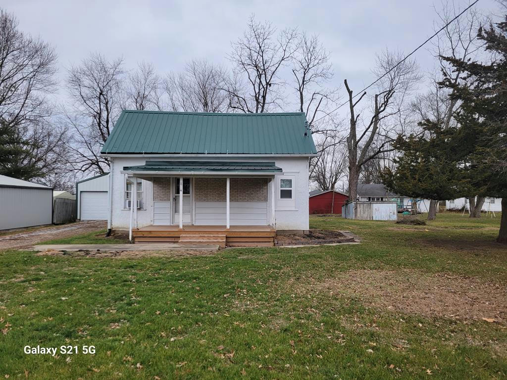 814 N MAIN ST, QUEEN CITY, MO 63561, photo 1 of 12